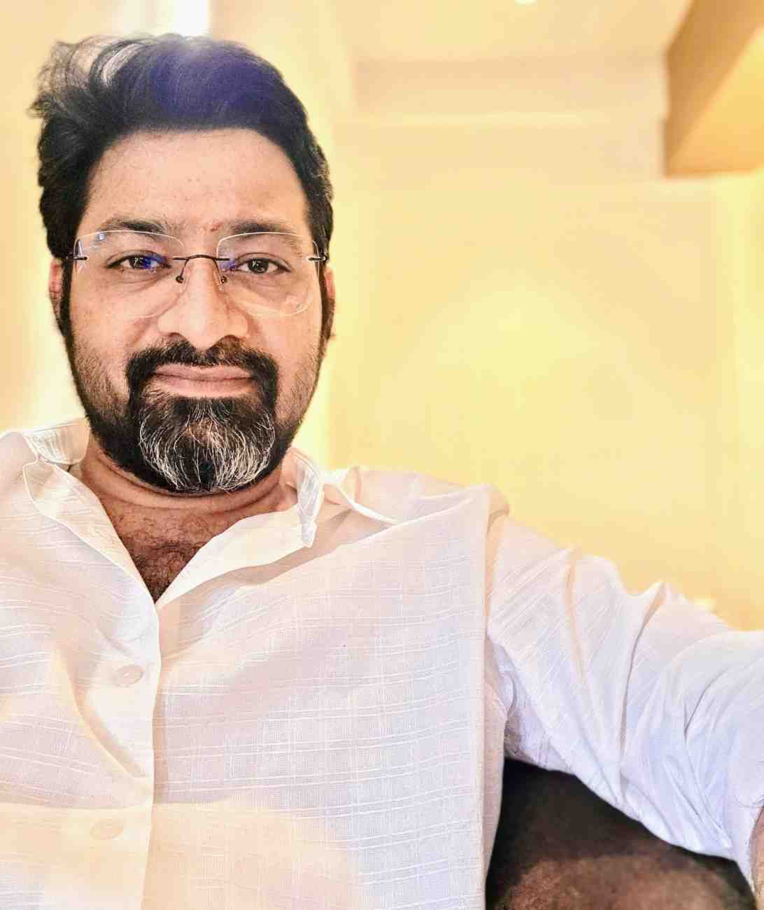 Dr Akshat